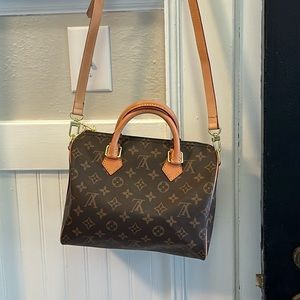 Excellent use condition brown flower,small size Crossbody purse with locking key